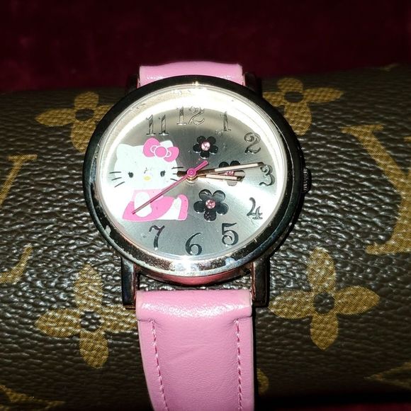NEW SANRIO HKAQ5901 Hello Kitty Rose Gold Case Pink Band New Battery Works Great - Picture 1 of 9